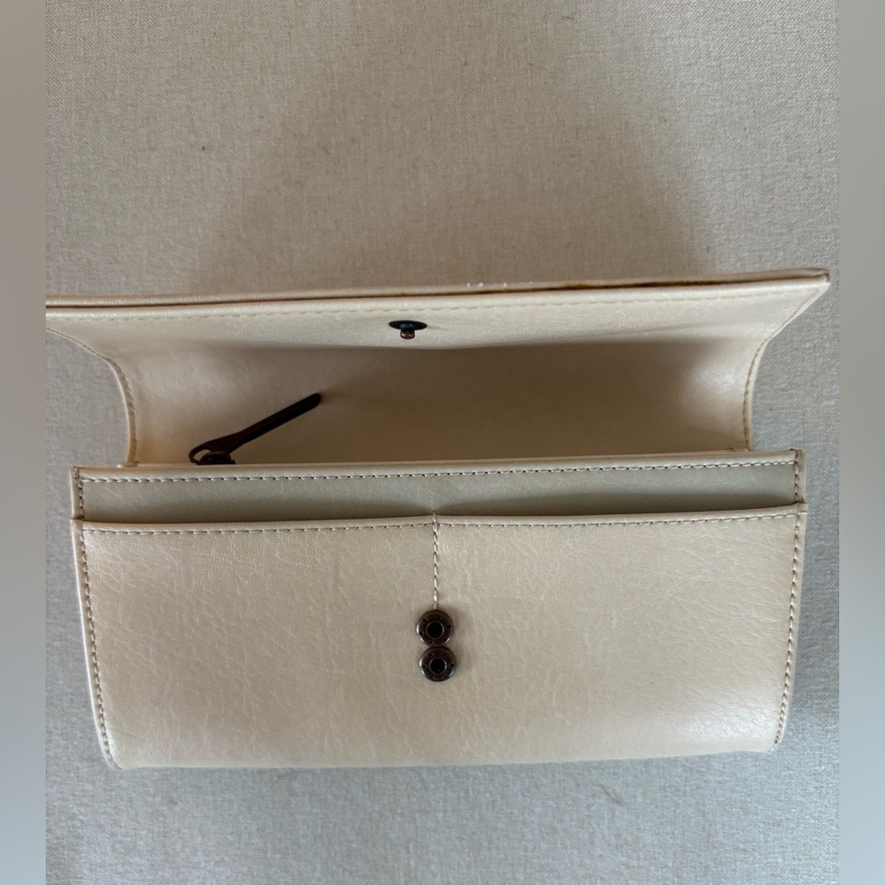 Matt & Nat vegan leather cream wallet - Picture 10 of 11